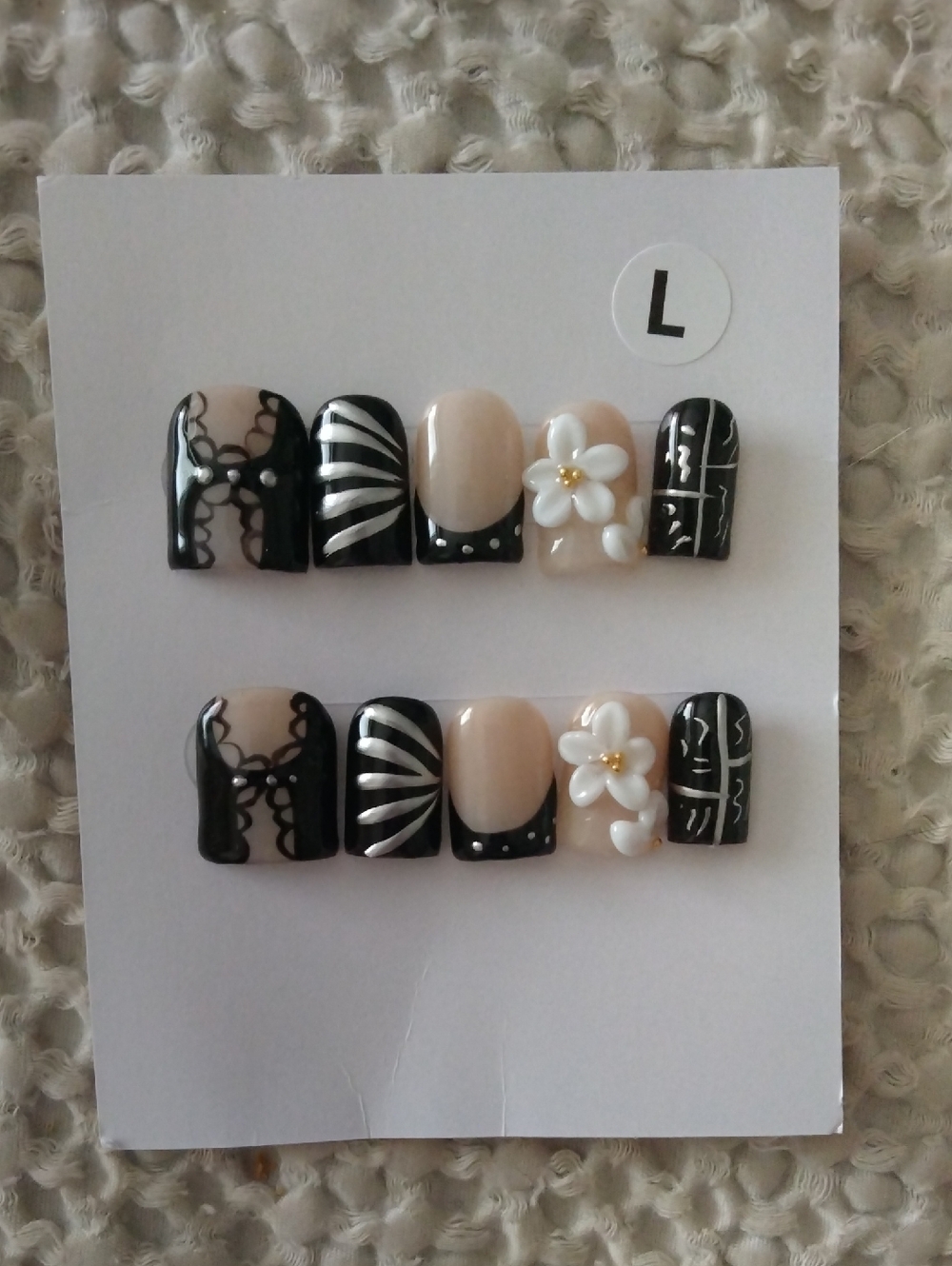 Black & Nude Baby Ducks Floral Size L Press-On Nail Set 💅
